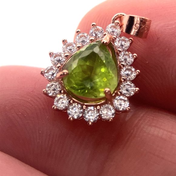 Peridot 2.10ct Rose Gold Finish Solid 925 Sterling Silver Pendant - Picture 1 of 8